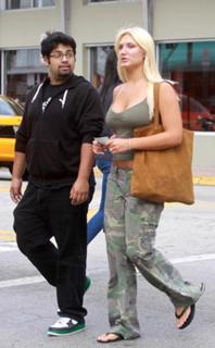 Brooke Hogan feet photo thumbnail