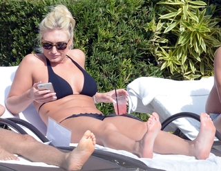 Brooke Hogan feet photo thumbnail