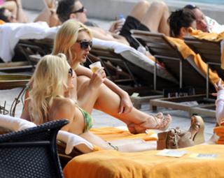 Brooke Hogan feet photo thumbnail