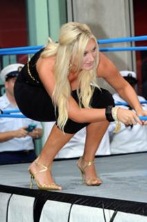 Brooke Hogan feet photo thumbnail