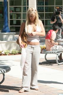 Brooke Hogan feet photo thumbnail