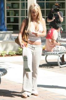Brooke Hogan feet photo thumbnail