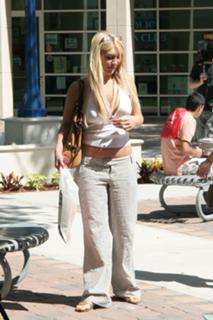 Brooke Hogan feet photo thumbnail