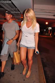 Brooke Hogan feet photo thumbnail