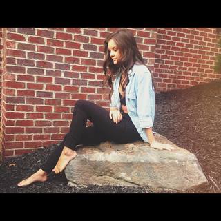 Brooke Hyland feet photo 5