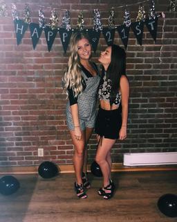 Brooke Hyland feet photo 12