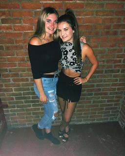 Brooke Hyland feet photo 10