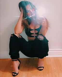 Brooke Hyland feet photo 15