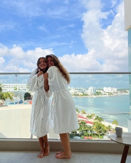 Brooke Hyland feet photo 12