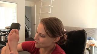 Brooke Leigh Lawson feet photo thumbnail