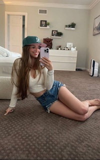 Brooke Monk feet photo thumbnail
