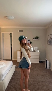 Brooke Monk feet photo thumbnail