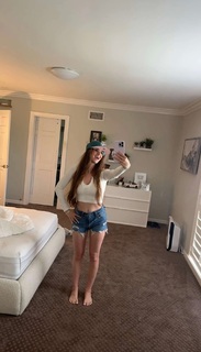 Brooke Monk feet photo thumbnail