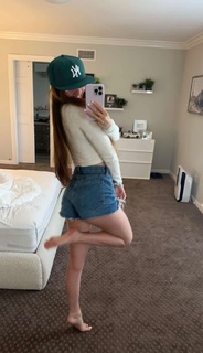 Brooke Monk feet photo thumbnail