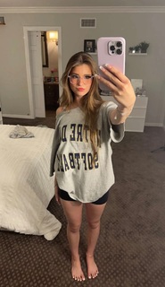 Brooke Monk feet photo thumbnail