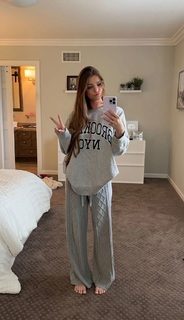 Brooke Monk feet photo thumbnail