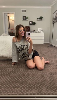 Brooke Monk feet photo thumbnail