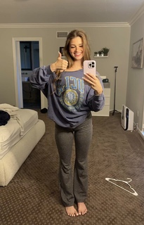 Brooke Monk feet photo thumbnail
