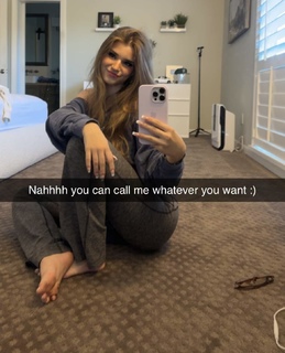 Brooke Monk feet photo thumbnail