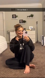 Brooke Monk feet photo thumbnail