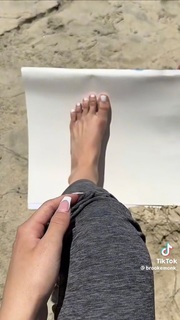 Brooke Monk feet photo thumbnail