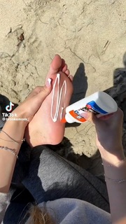 Brooke Monk feet photo thumbnail