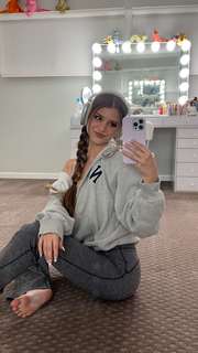 Brooke Monk feet photo thumbnail