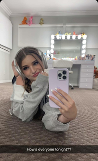 Brooke Monk feet photo thumbnail