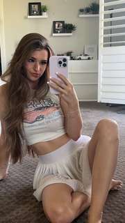 Brooke Monk feet photo thumbnail