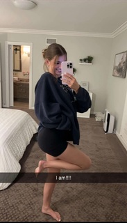 Brooke Monk feet photo thumbnail