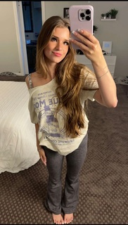 Brooke Monk feet photo thumbnail