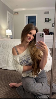 Brooke Monk feet photo thumbnail