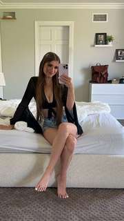 Brooke Monk feet photo thumbnail