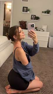 Brooke Monk feet photo thumbnail