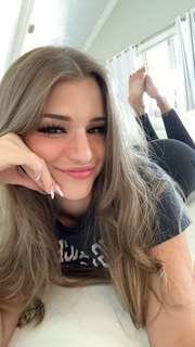 Brooke Monk feet photo thumbnail