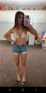 Brooke Monk feet photo thumbnail