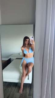 Brooke Monk feet photo thumbnail