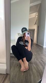 Brooke Monk feet photo thumbnail