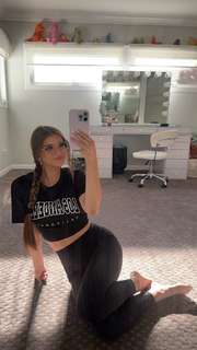 Brooke Monk feet photo thumbnail