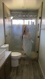 Brooke Monk feet photo thumbnail