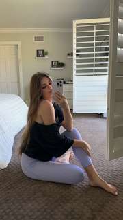 Brooke Monk feet photo thumbnail