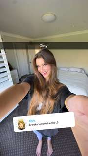 Brooke Monk feet photo thumbnail