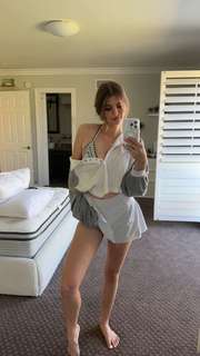 Brooke Monk feet photo thumbnail