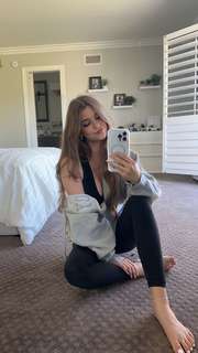 Brooke Monk feet photo thumbnail