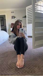 Brooke Monk feet photo thumbnail