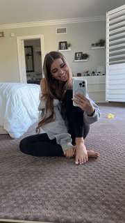 Brooke Monk feet photo thumbnail