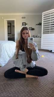 Brooke Monk feet photo thumbnail