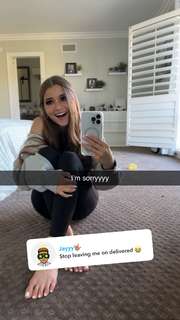 Brooke Monk feet photo thumbnail