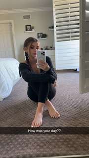 Brooke Monk feet photo thumbnail