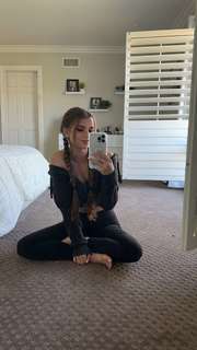 Brooke Monk feet photo thumbnail